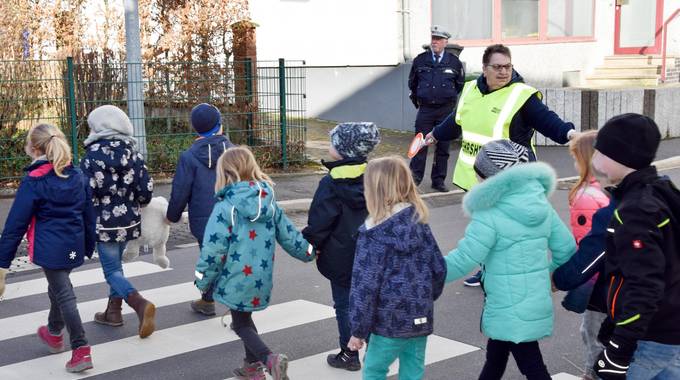 SchuelerlotsinHelgaVoethGratulationZebrastreifen03