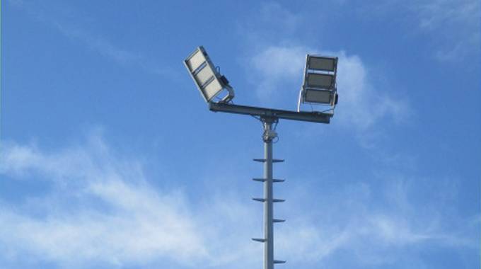 LED-Strahler auf einem Sportplatz in Königswinter