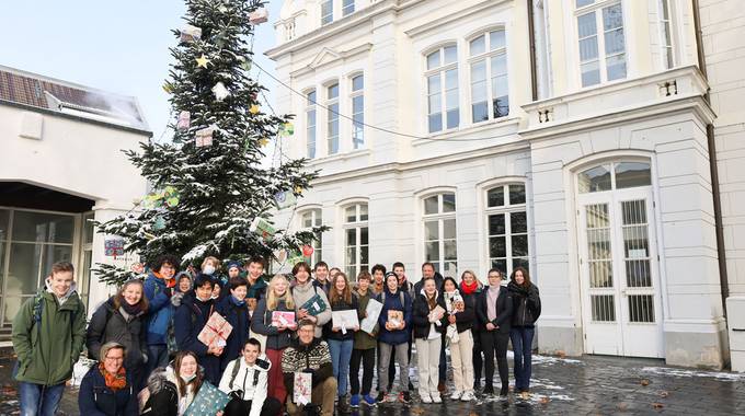 Die Schülerinnen und Schüler der CJD Christophorusschule spendeten 75 Geschenke für die diesjährige Wunschbaumaktion.