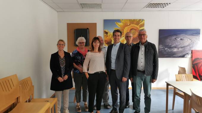 Die scheidenden Schiedspersonen Ferdinand Bolduan (re.) und Dr. Claudia Nacke (3. v.li.) werden durch den Direktor des Amtsgerichts Königswinter, Oliver Schoenijahn (2. v. re), aus dem langjährigen Schiedsdienst entlassen. Martin Kaufmann (3 v.re) ist neuer gewählter Schiedsmann.