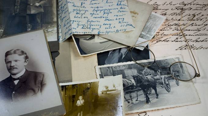 Alte Bilder, Schriftstücke und Dokumente zur Ahnenforschung